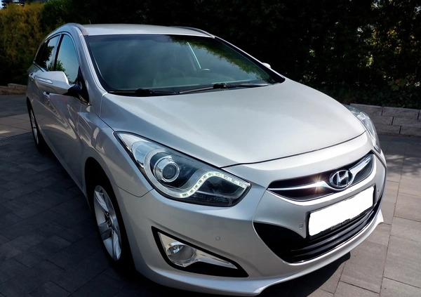 Hyundai i40 cena 28700 przebieg: 164000, rok produkcji 2012 z Poręba małe 191